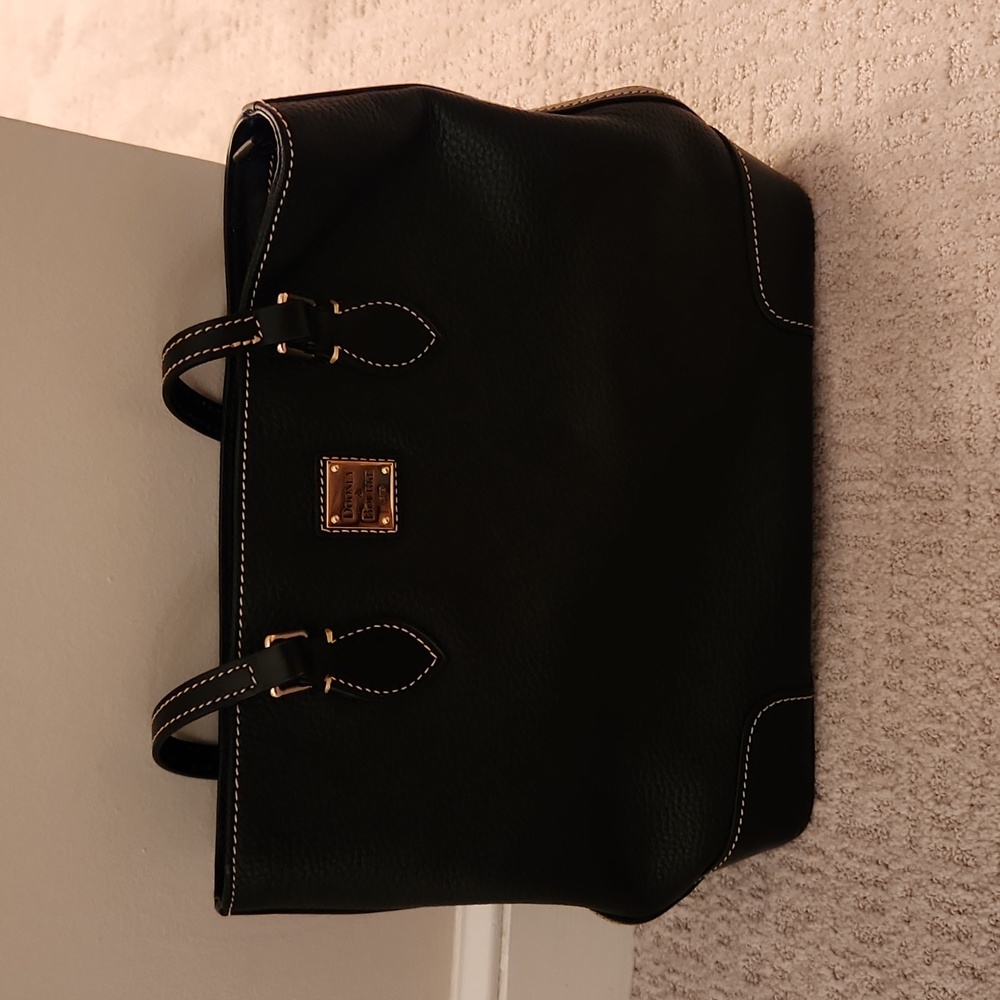 Dooney and bourke pebbled black purse